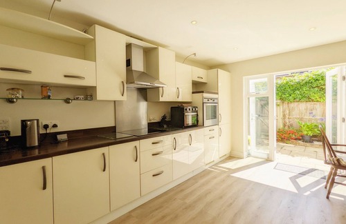 Southbourne Cabaña | Pears Grove - Southbourne - a family house that sleeps 6 guests in 3 bedrooms
