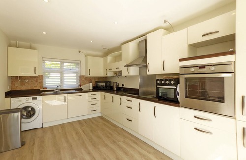 Southbourne Cabaña | Pears Grove - Southbourne - a family house that sleeps 6 guests in 3 bedrooms