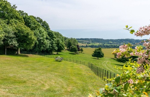 Biddestone Cabaña | Peartree Cottage, Euridge - Sleeps 6 guests in 3 bedrooms