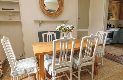 Biddestone Cabaña | PEARTREE, pet friendly, character holiday cottage in Colerne