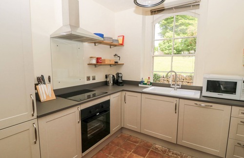 Biddestone Cabaña | PEARTREE, pet friendly, character holiday cottage in Colerne