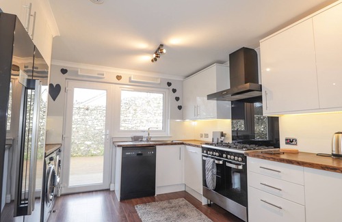 Achachork Cabaña | PEBBLE COTTAGE, family friendly, character holiday cottage in Portree