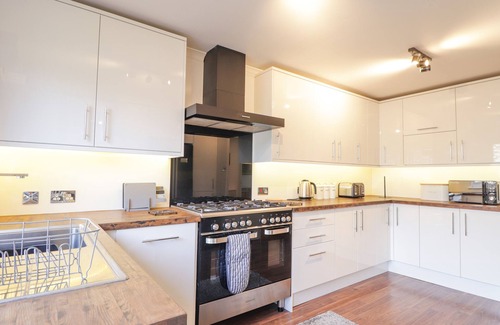 Achachork Cabaña | PEBBLE COTTAGE, family friendly, character holiday cottage in Portree
