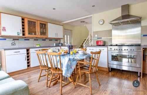 Weymouth Casa | Pebble House - Sea views parking family friendly