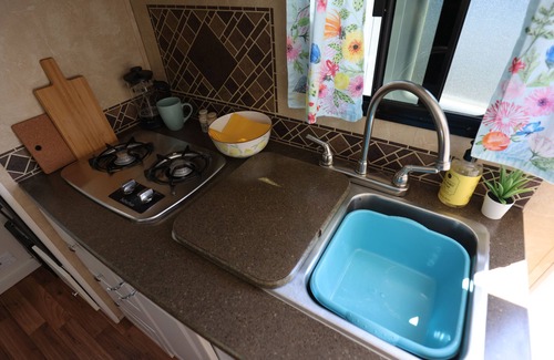 Mahone Bay Casa | Pebble Oceanside RV Retreat – Waterfront Hot Tub & Deck
