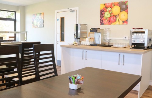 Littlehampton Cabaña | PEBBLE PATH AT MARINE COURT, family friendly in Littlehampton