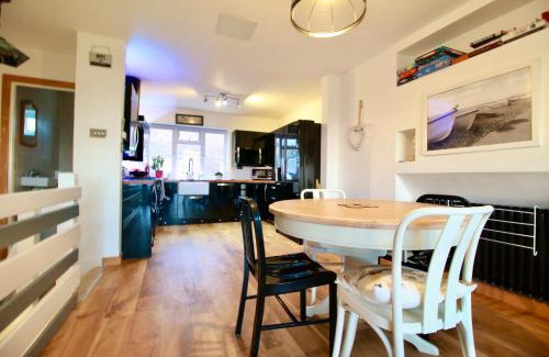 Seaford Casa | Pebbles Beach House By Air Premier