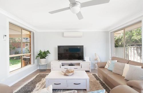 Fingal Bay Casa | Pebbles By The Beach 1 home away from home