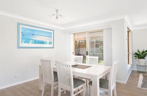 Fingal Bay Casa | Pebbles By The Beach 1 home away from home