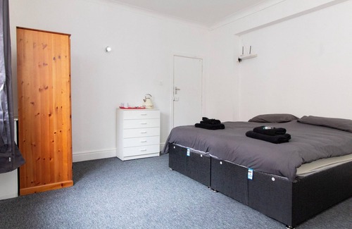 Southampton Casa | Pebbles Guest House Room 1