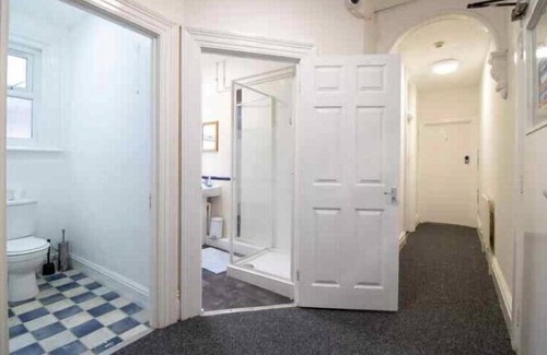 Southampton Casa | Pebbles Guest House Room 1