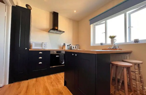 Blue Anchor Apartamento | Pebbles Reach, 2 Bed Sea view apartment & hot tub