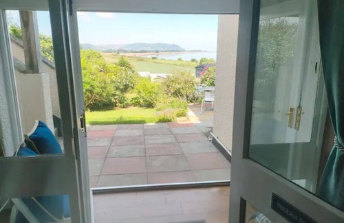 Blue Anchor Apartamento | Pebbles Reach, 2 Bed Sea view apartment & hot tub