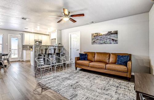 New Braunfels Casa | Pecan Row Getaway