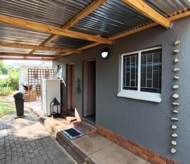 Vredefort Casa | Pecan Tree Parys