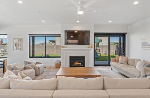 Hurricane Casa | Pecan Valley Oasis - Lux Pool, Sauna and Theater