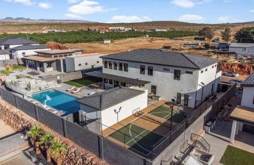 Hurricane Casa | Pecan Valley Oasis - Lux Pool, Sauna and Theater