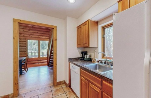 Canoncito Cabina | Pecos Riversong Cabin - a modern 3-bedroom cabin on the Pecos River