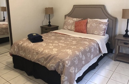 Sinajana Apartamento | PEDRO'S PLACE APARTAMENTO PRIVADO 2 BDRM / 1 BA