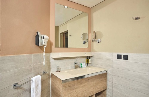 Aburi Hotel | Peduase Valley Resort