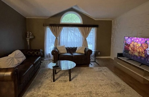 Anglemont Casa | Peekaboo Lake Views and Private Hot Tub