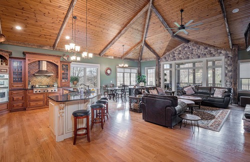 The Galena Territory Casa | Peep the Leaves @ The Territory's BEST Lodge - Year Round Hot Tub! Fire Pit!