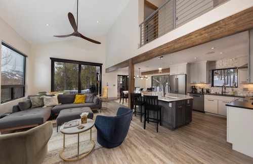 Baldy Mountain Casa | Peerless Retreat: Newly Remodeled, Views, Hot Tub, Pool Table, Shuttle
