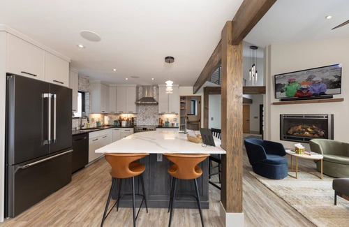 Baldy Mountain Casa | Peerless Retreat: Newly Remodeled, Views, Hot Tub, Pool Table, Shuttle