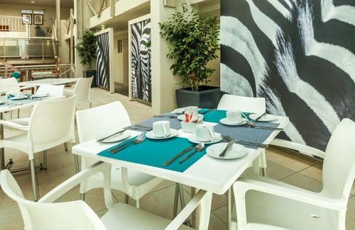 Francistown Hotel | Peermont Metcourt Hotel