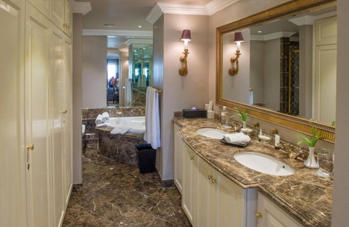 Gaborone Hotel | Peermont Metcourt Inn at The Grand Palm Resort