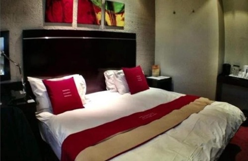 Gaborone Hotel | Peermont Metcourt Inn at The Grand Palm Resort