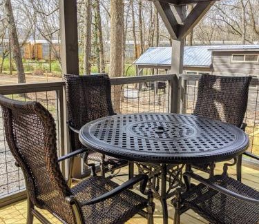 Lookout Valley Neighborhood Association Casa | Peggers Cabin Luxury Rustic Tiny Cabin Spa