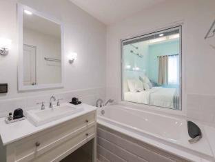 Sanamchai Complejo | Peggy's Cove Resort