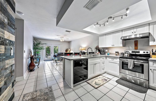 Hobe Sound Casa | ¡Un oasis moderno y tropical a solo minutos de la playa!