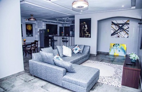 North Legon Apartamento | PEK Villa, Cozy Luxury Hideouts Three-Bedroom Apartment