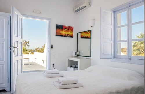 Kamari Hotel | Pelagos Hotel