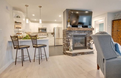 Leamington Cabaña | Cozy Lake front Retreat