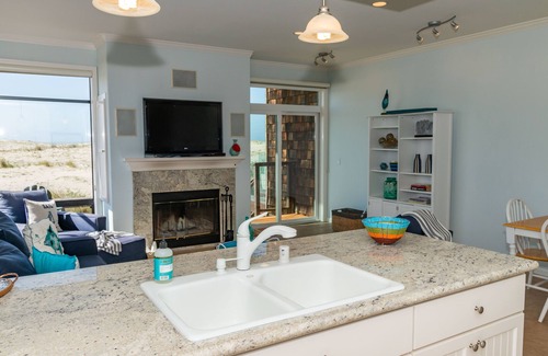 Moss Landing Condominio | Pelican 54: Relax with an ocean view.