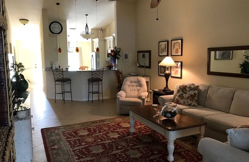 Pelican Bay Condominio | DISPONIBLE 1/2020! CONDOMINIO DE LUJO BAHÍA PELICANA, REFORMADO, CON VISTA AL LAGO!