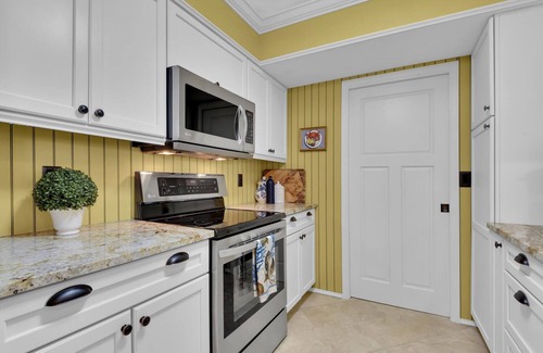 Pelican Bay Condominio | Pelican Bay 3-bedroom condo available for 2024 Season!!