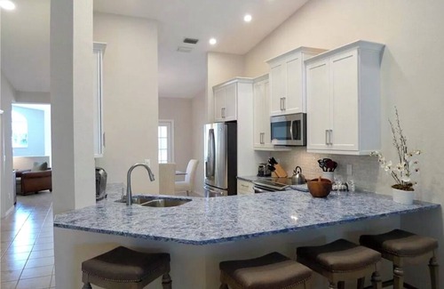 Pelican Bay Condominio | Pelican Bay 3-bedroom condo in lovely Naples with AC, WiFi pool beach amenities