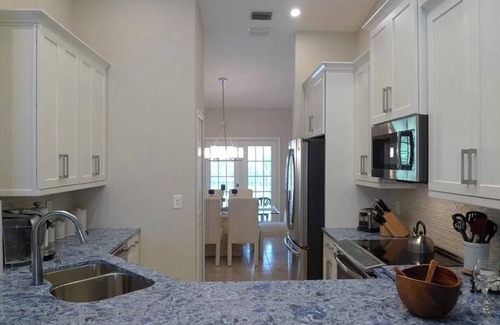 Pelican Bay Condominio | Pelican Bay 3-bedroom condo in lovely Naples with AC, WiFi pool beach amenities