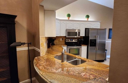 Pelican Bay Condominio | PELICAN BAY, Beautiful and Comfortable 2 Bedroom Condo w/ PB Amenities Included