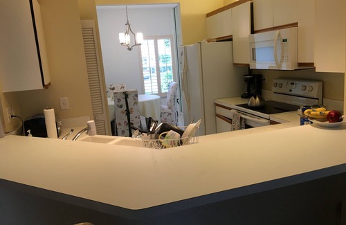 Pelican Bay Condominio | Pelican Bay Condominium, your home away from home!
