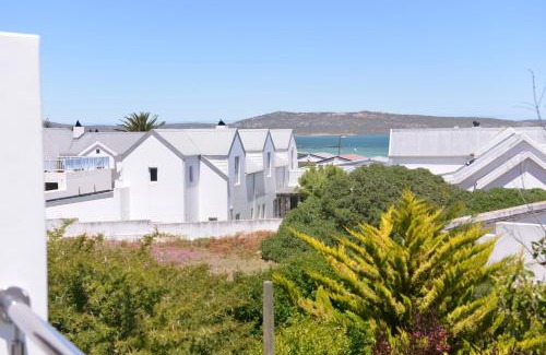 Langebaan Casa | Pelican Cove is a Modern 4-Bedroom Holiday Home in Langebaan with some Sea Views
