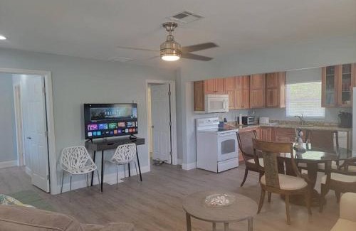 Bonita Springs Apartamento | Pelican Fresh Entire Unit Kit Washer Dryer Upstairs 3Mi to Beach