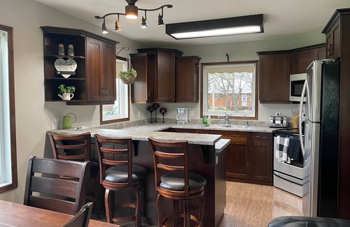 Belmont Cabina | Pelican Lake Fish & Golf Get-Away, Beautiful Pleasant Valley Home