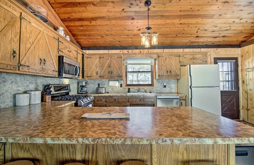 Breezy Point Cabina | Pelican Lake Getaway on Stunning Peninsula!