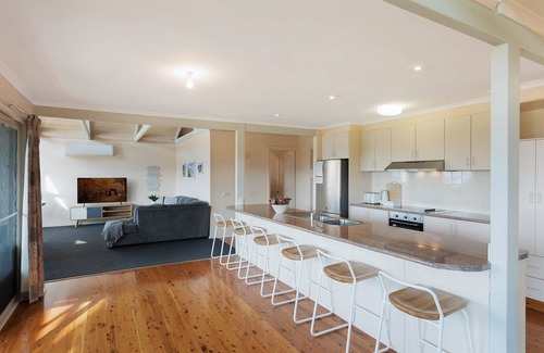 Merimbula Cabina | Pelican Lake House - 4 bedroom pet friendly