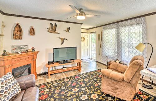 Harkers Island Casa | Pelican Place Coastal Cottage Walk to Back Sound